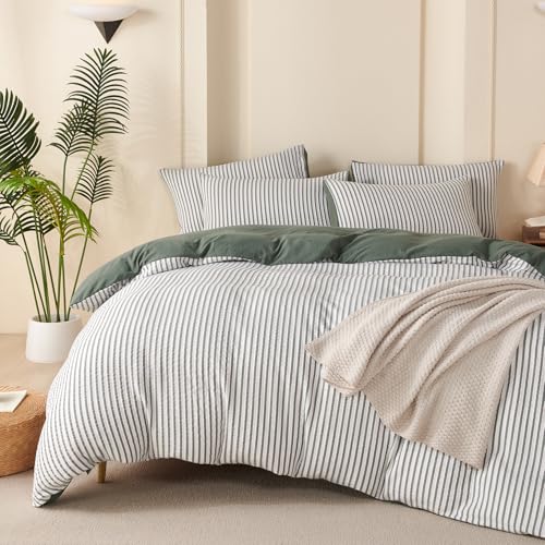 Green and White Bedding Set