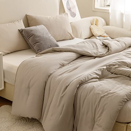 Pale Bedding Set